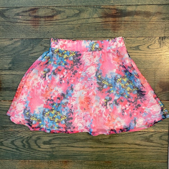 Silky mini skirt size S worn once from LF - Picture 3 of 5